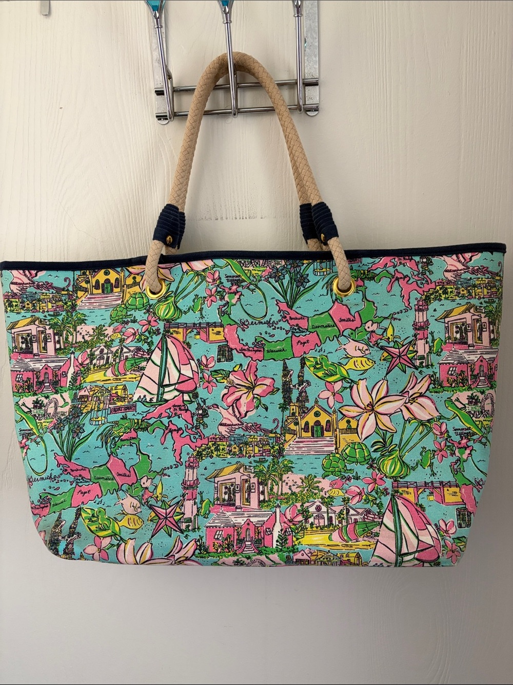 Lilly Pulitzer Bermuda Tote - Picture 4 of 11